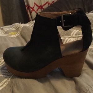 Free People  Black Amber Orchard Clog 38